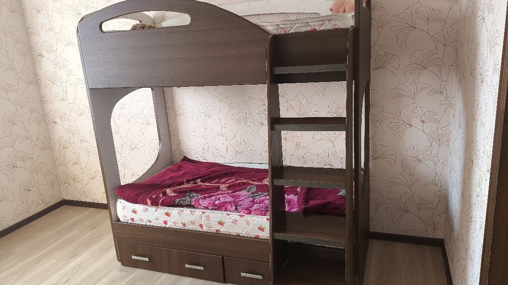 продам двухъярусную кровать