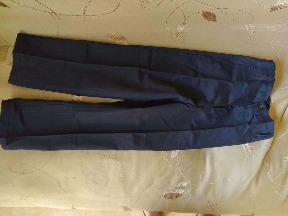 122- за 7 год. 2 бр. нови официални тъмно сини панталони
