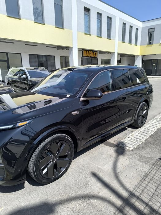 Li 9 Ultra.  2025.