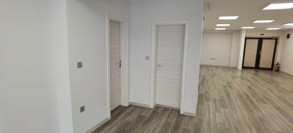 Дава се под наем Офис в Пловдив, Център - 130 кв.м за 1581 € - Снимка #10