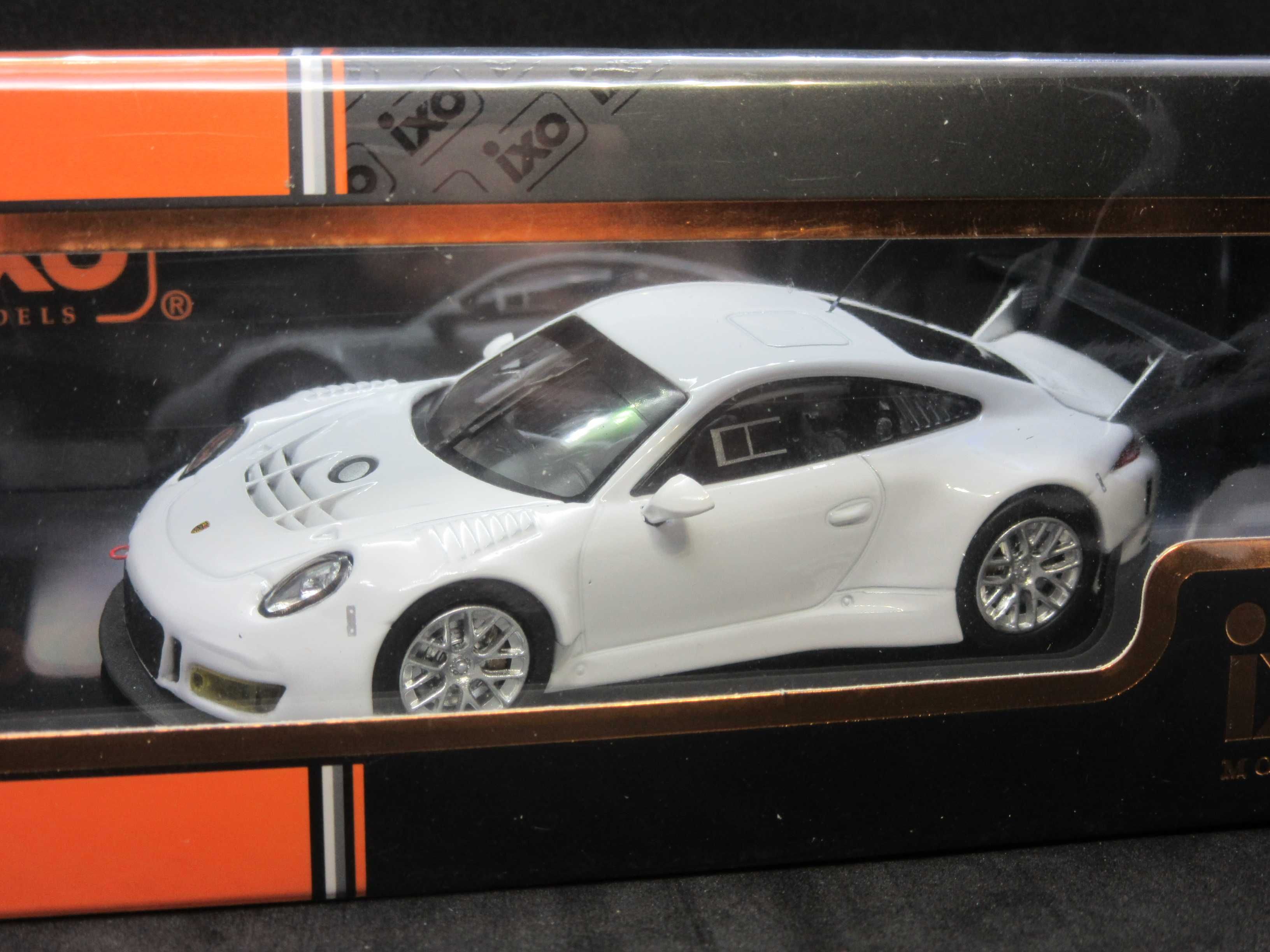 Macheta Porsche 911 GT3 R iXO 1:43