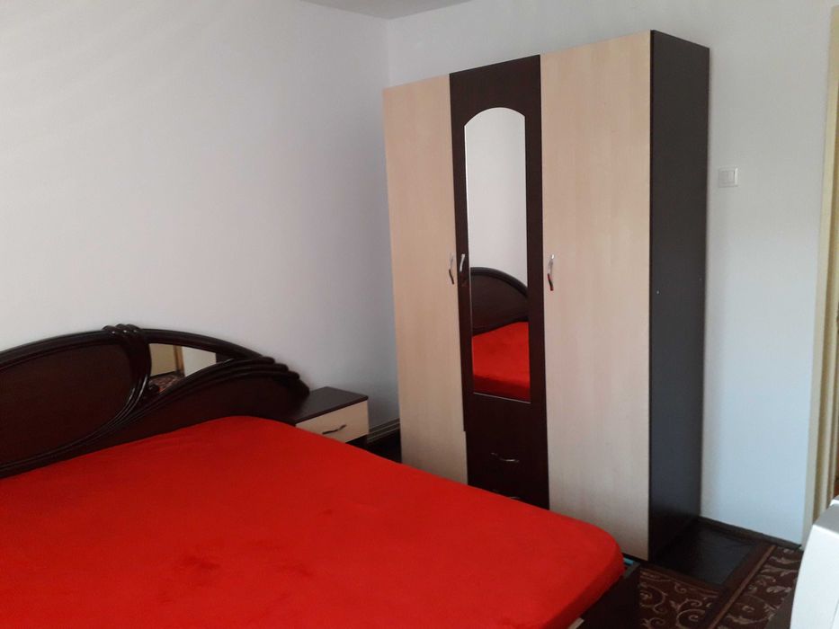 Închiriez apartament 2 camere Piața Mică