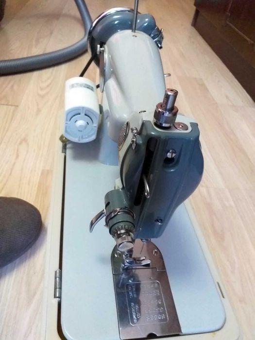 Masina de cusut  model D 68 machine