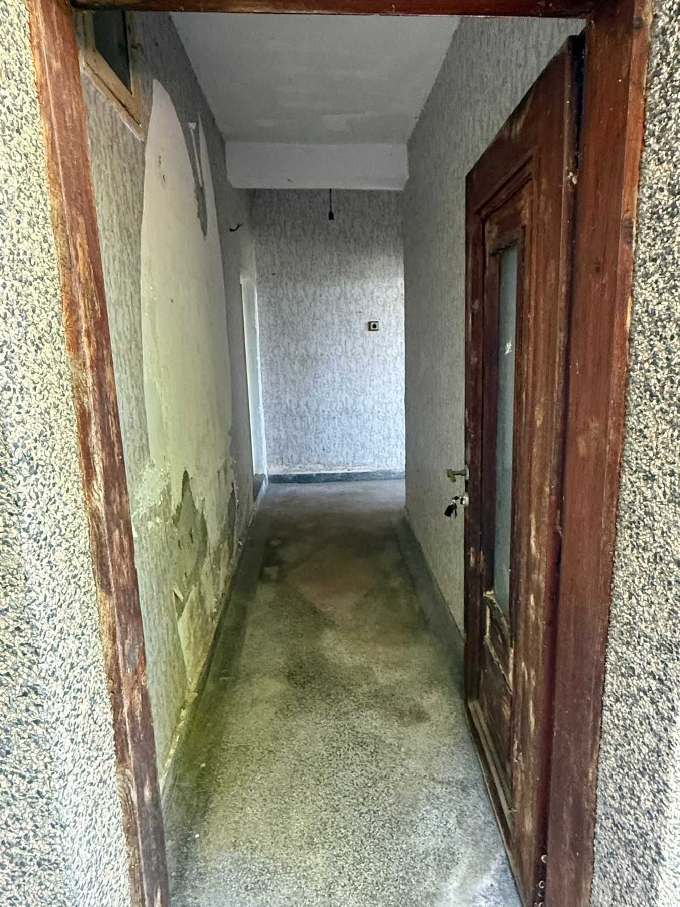 Южно жилище с гараж