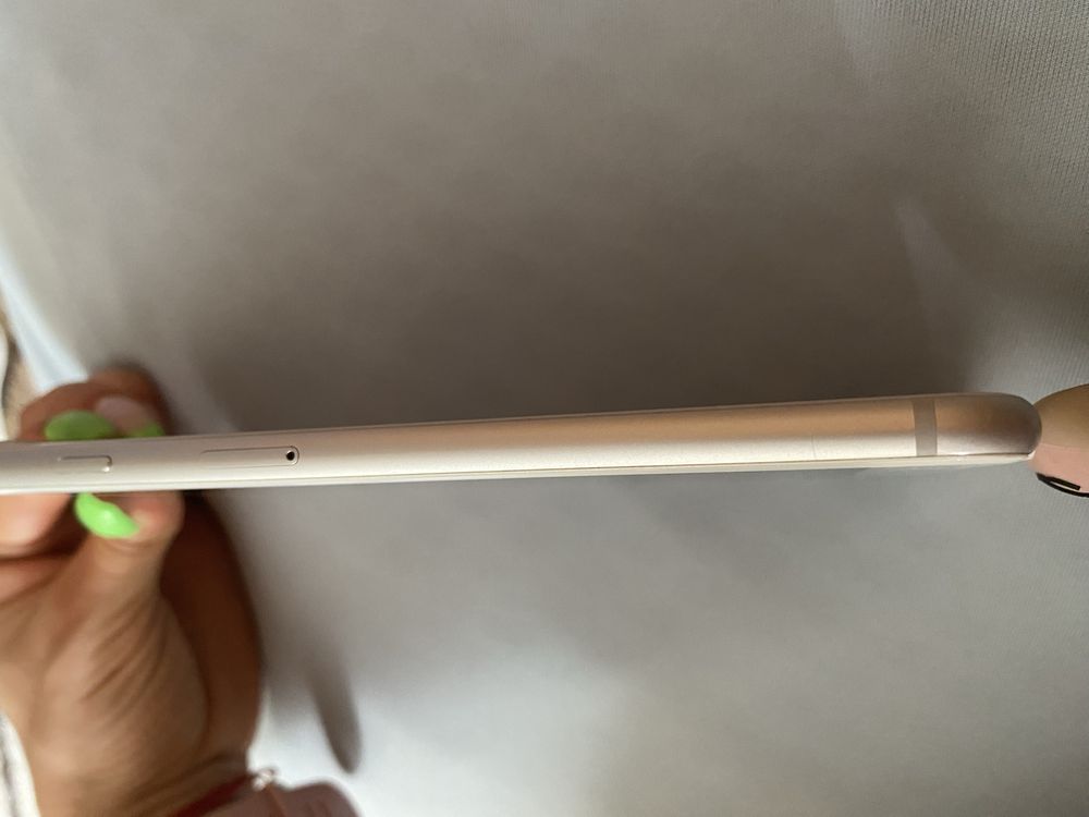 Iphone 8plus 64GB +кейсове и протектор