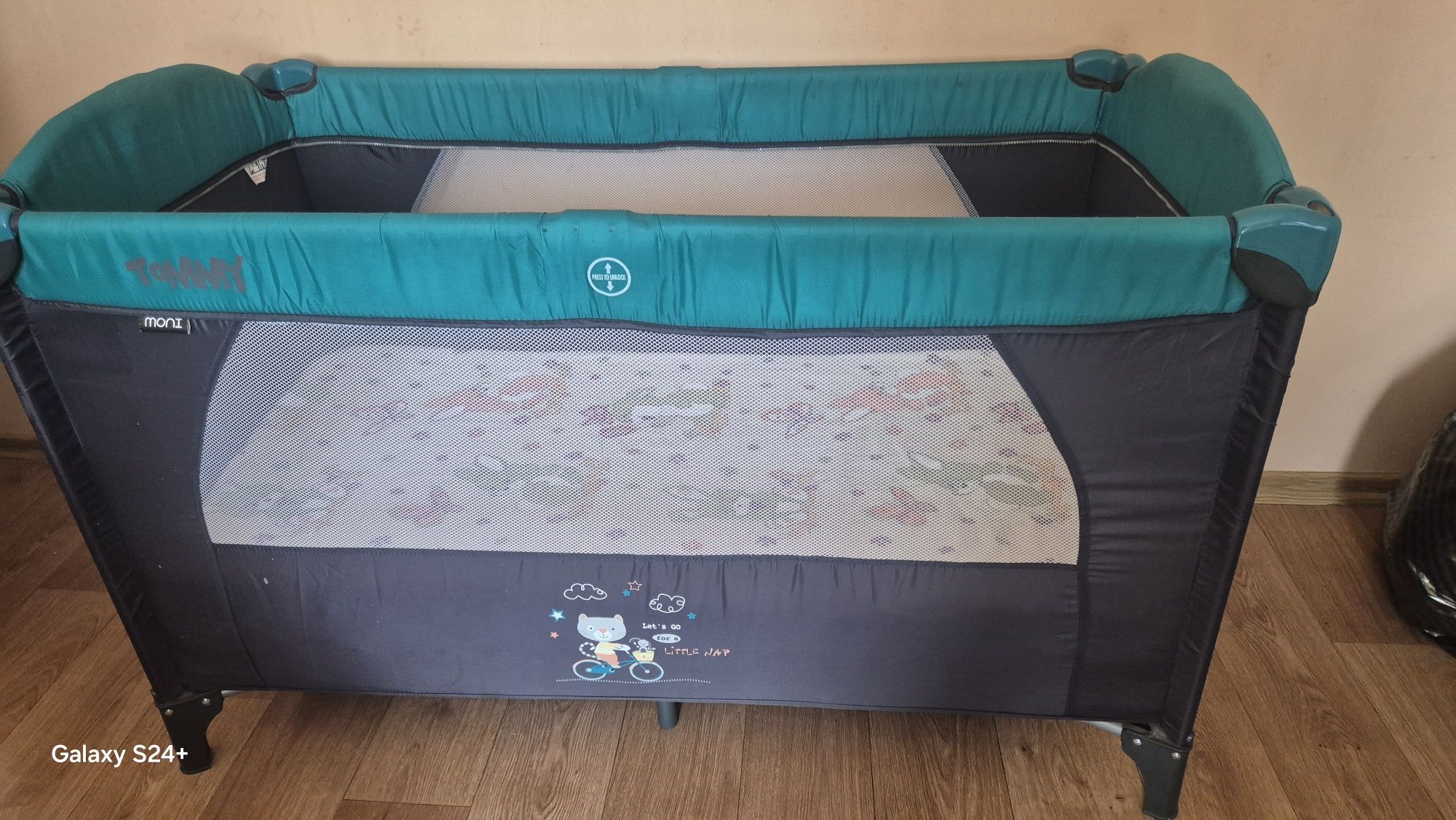 Продавам детска кошара
