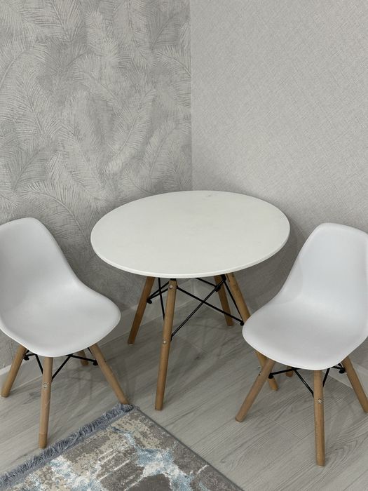 Детский стол и стулья