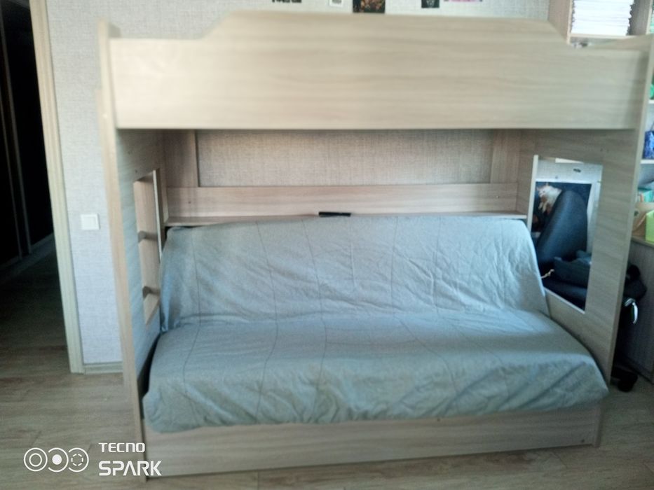 Продам двухъярусную диван кровать.