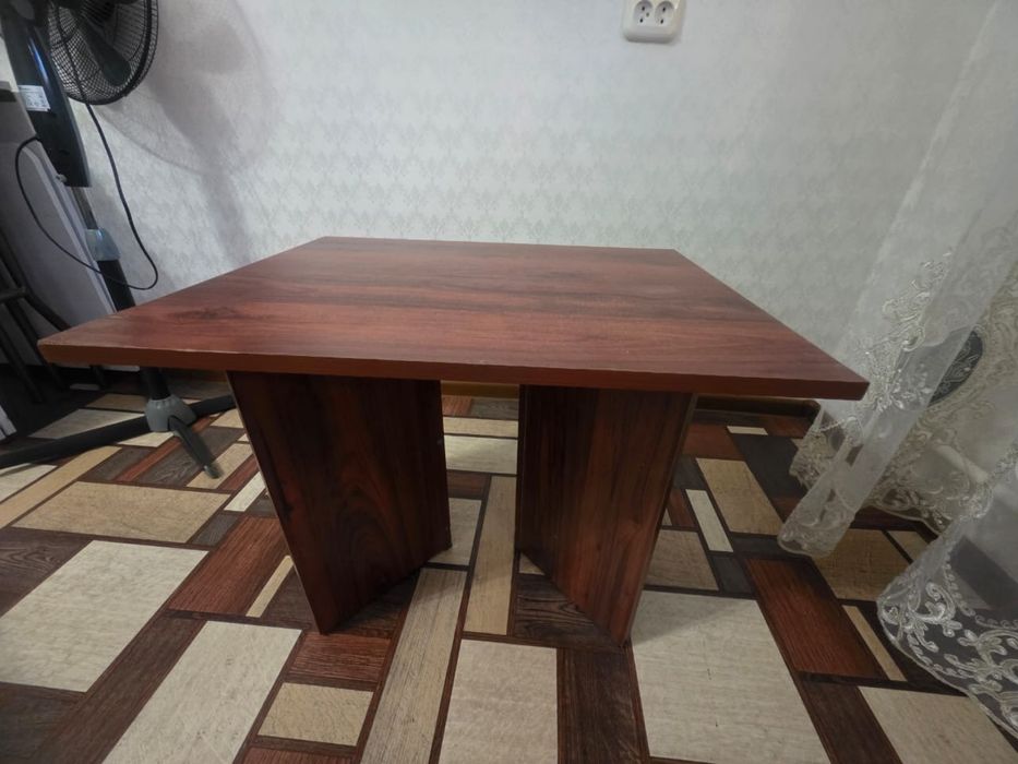 Детский мини-стол ЛДСП, качественный, без повреждений