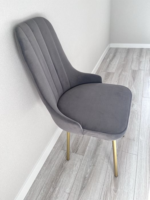 Продам стулья новые. 2 штуки