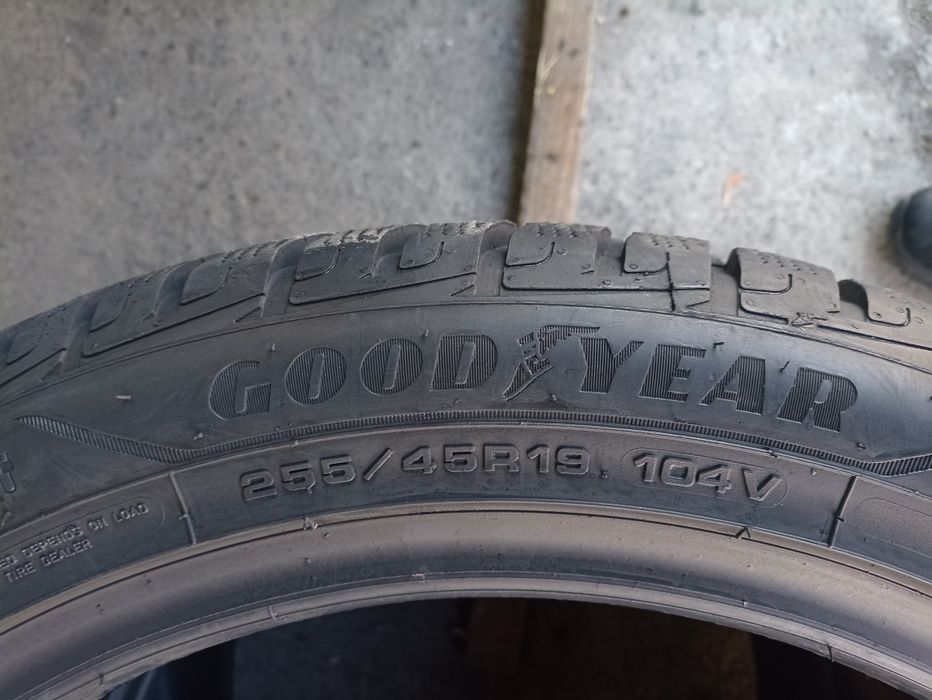 4 anvelope de iarna ca si noi Goodyear 255/45 R19 2xdot 2522 2xdot4021