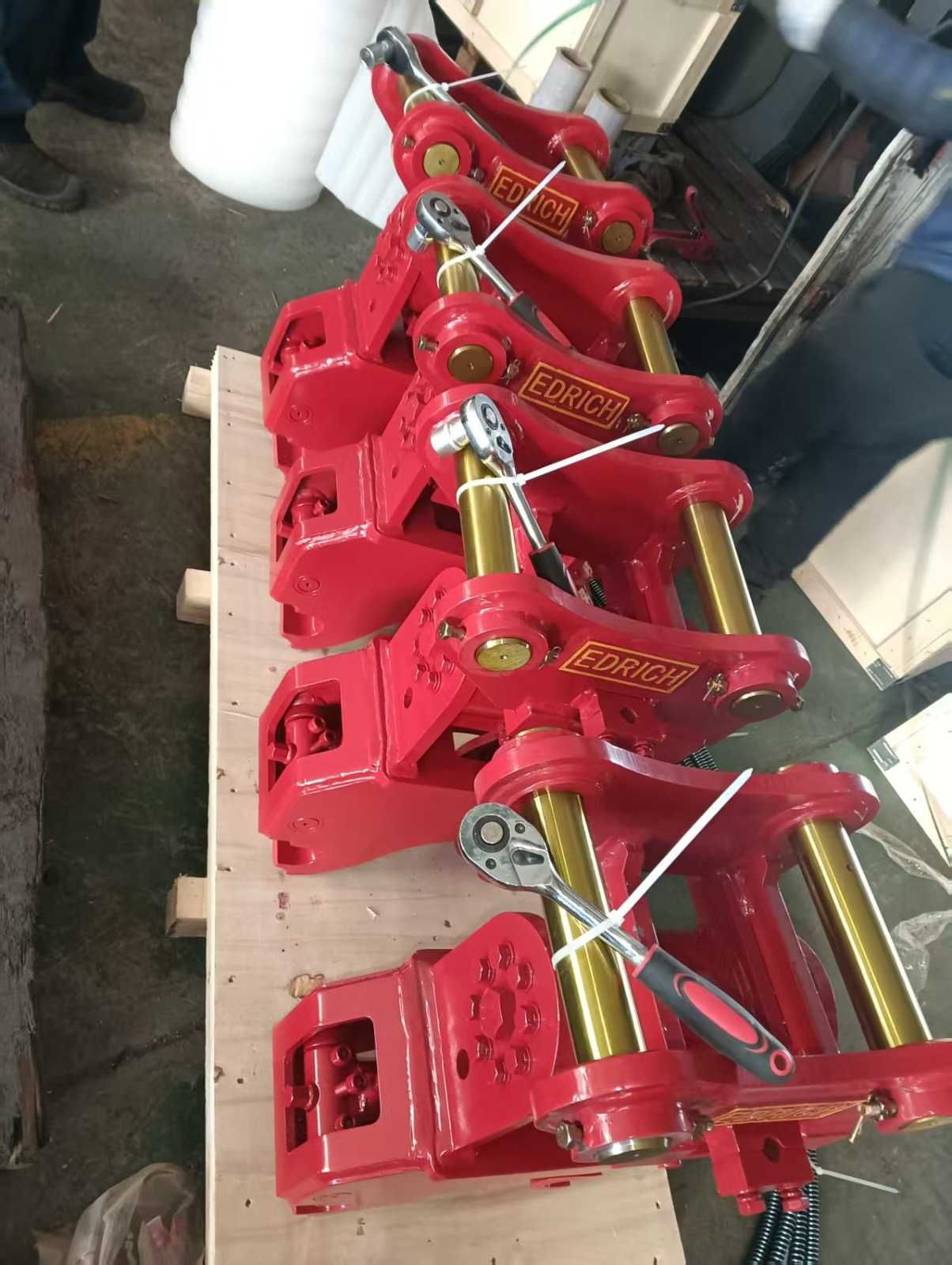 Cupla rapida cu inclinatie hidraulica(Hydraulic swing quick hitch)