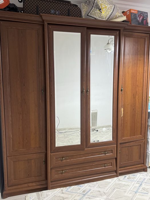 Шкаф сатылады мықты ағаштан