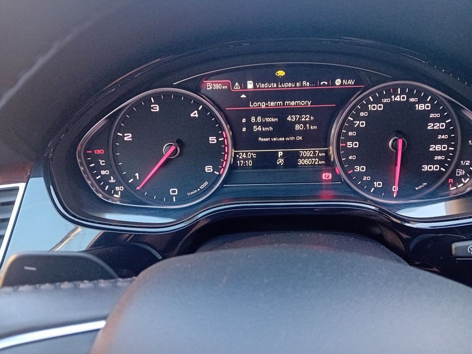 Audi A8 2012, 3000 cm