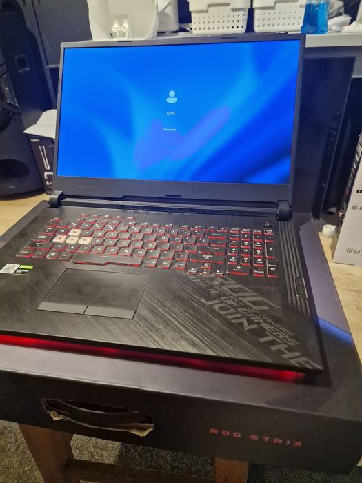 Laptop Asus Rog Strix G712L