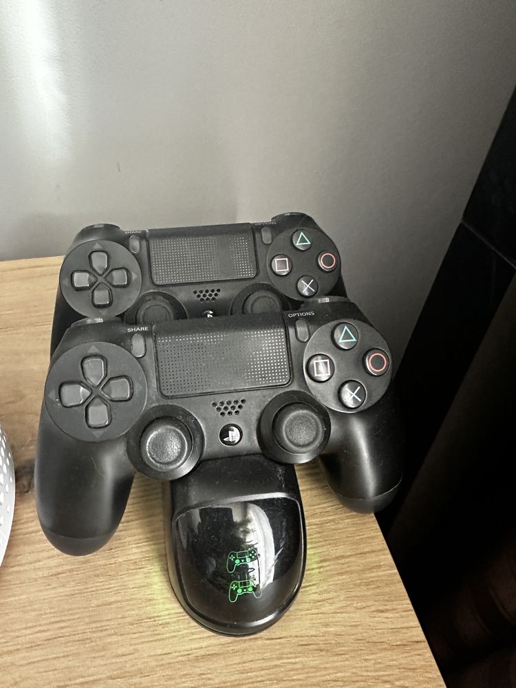 PlayStation 4 slim 1TB + два контролера