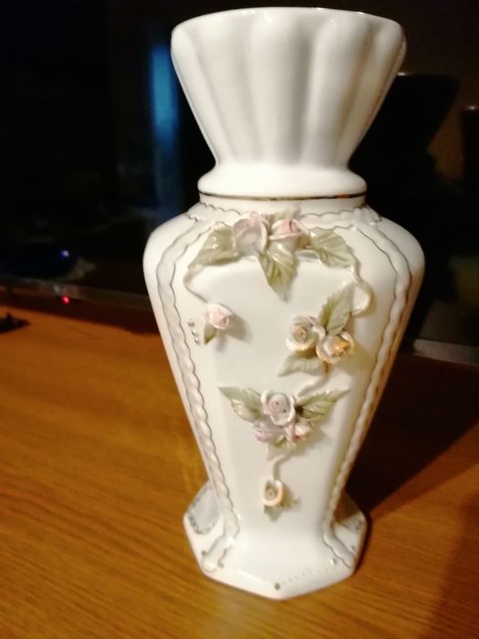 Vând vază din porțelan