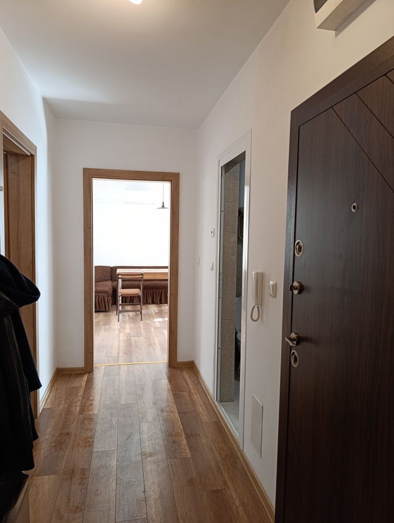 Дава се под наем Тристаен апартамент в Варна, Колхозен пазар - 70 кв.м за 408 € - Снимка #3