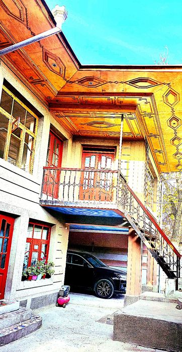 Янги  Тошкент майдонида.  Ер нархида.  Ховли уй жой 11 хонали 8 сотокл