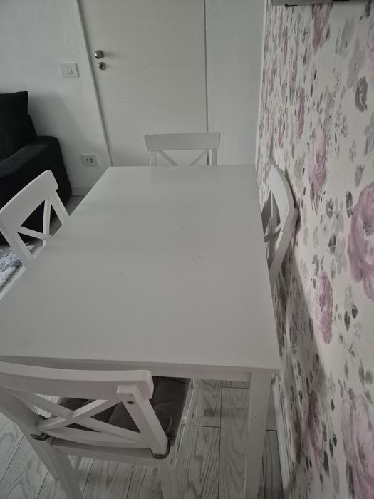 Masa cu 4 scaune
