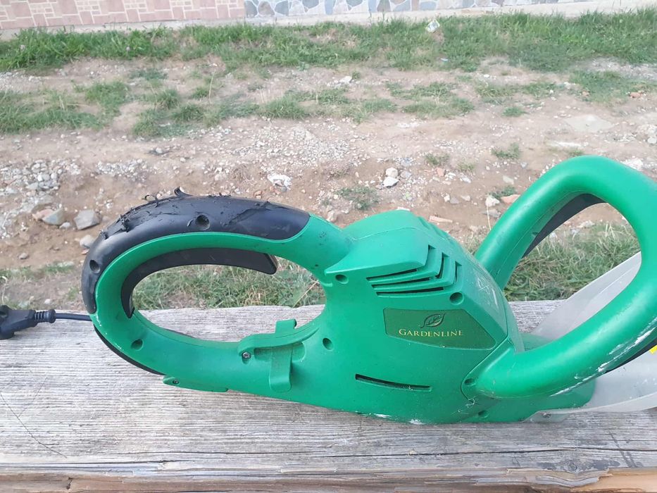 Foarfeca de gard viu sau gazon