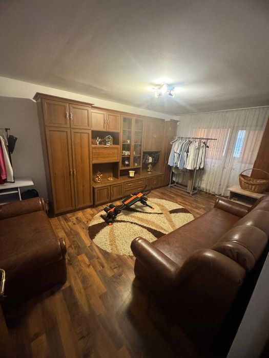 Inchiriez apartament 3 camere