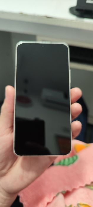 Samsung S22.  Juda arzon