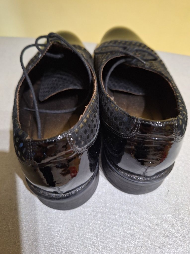 Pantofi din piele