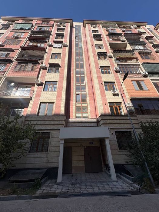 Продаётся 43м2,Ул.Махтумкули (нежилое) цоколь