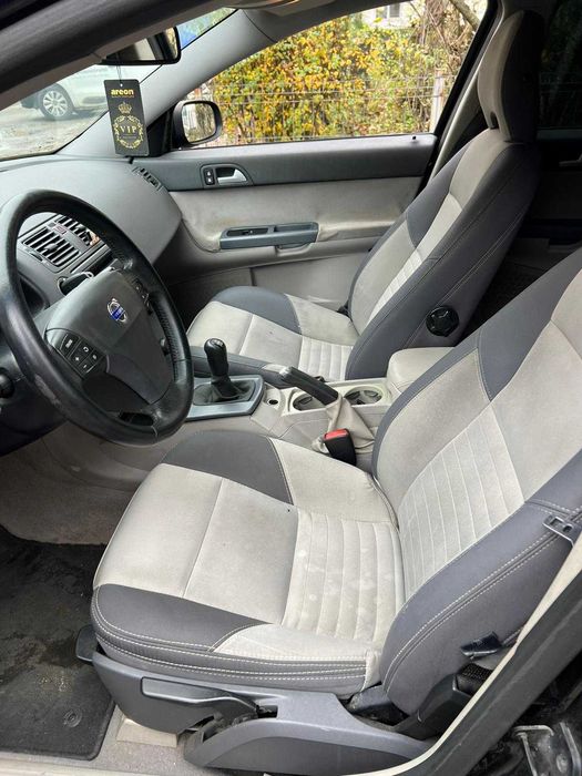 Vand Volvo V50 pentru dezmembrari complet