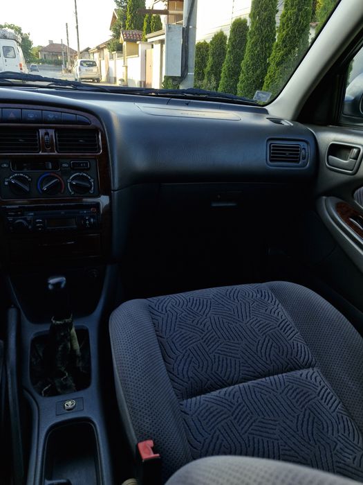 Toyota Avensis 2000г.