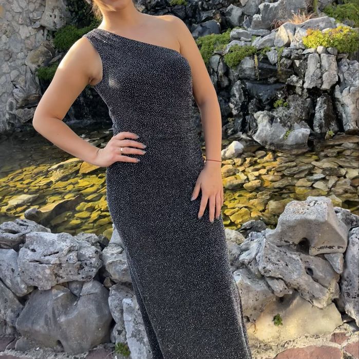 Рокля в перфектно състояние.