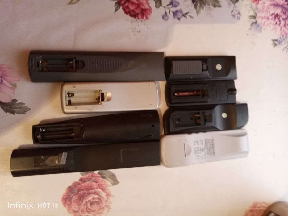 Пульты разные бу.