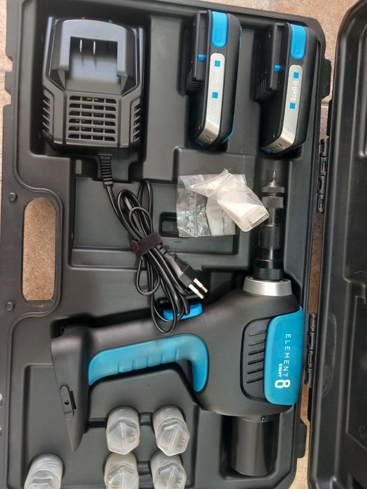 Pistol pentru nituri cu filet