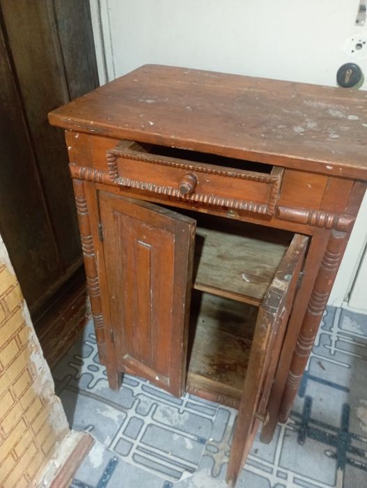 Старинный тумбочка антиквар