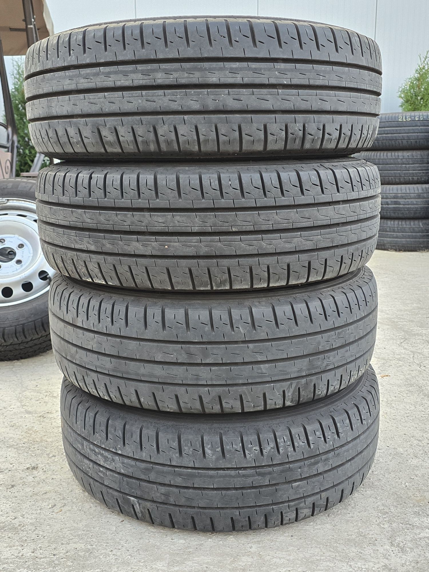 4 Броя Бусови Гуми 215/70/15C 2x8,2mm 2x7,5mm