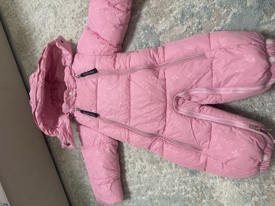 Продается зимни комбинезон детский