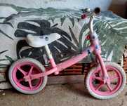Vând bicicleta de echilibru