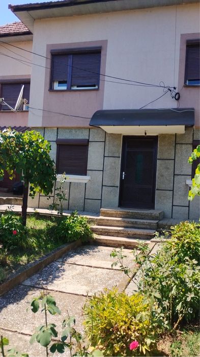 Vand casa plus teren si anexe