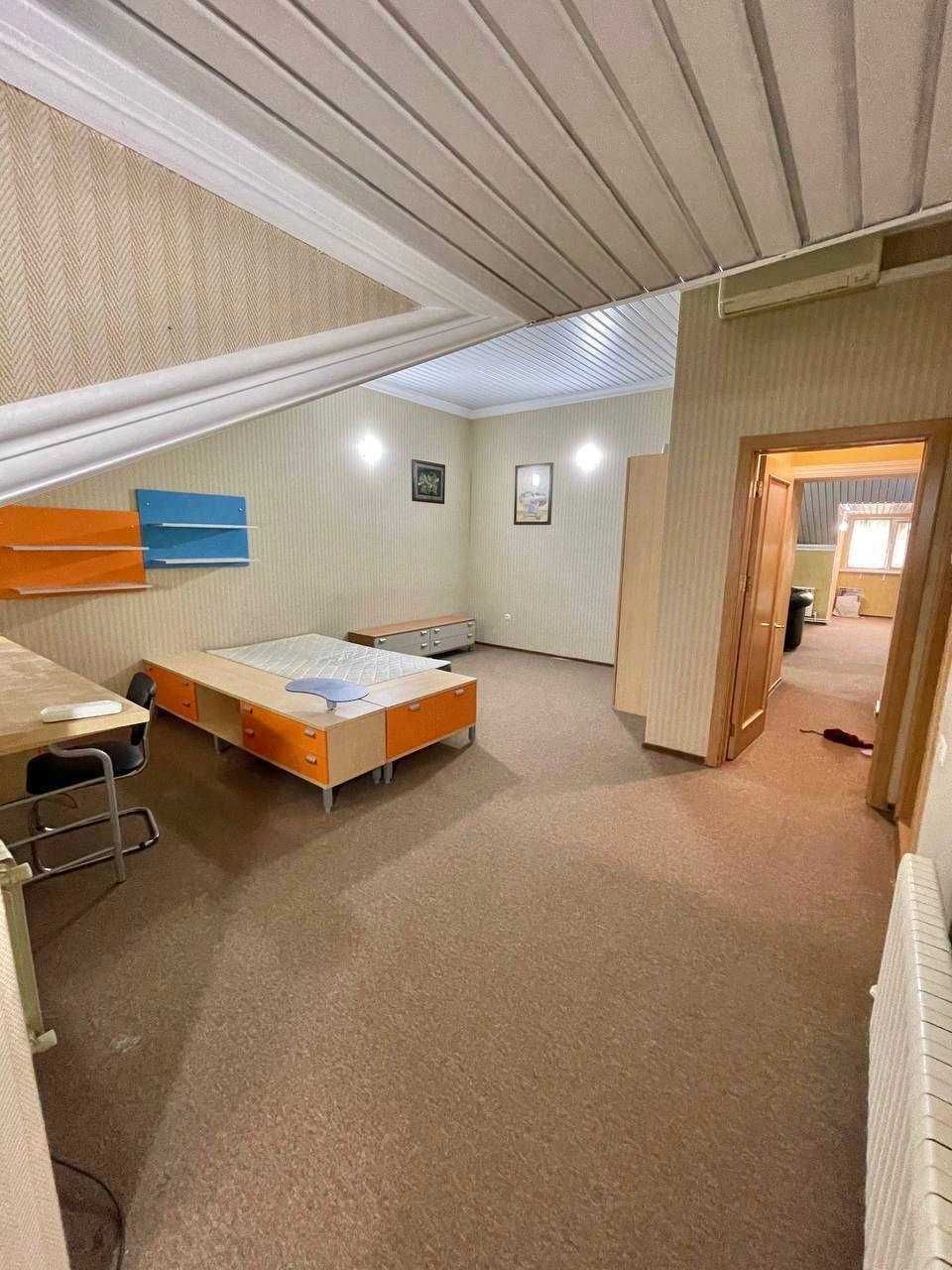 Госпитальный ул.Чехова банковская 4-комн 4/4 265 м² 3 с/у 2 уровня