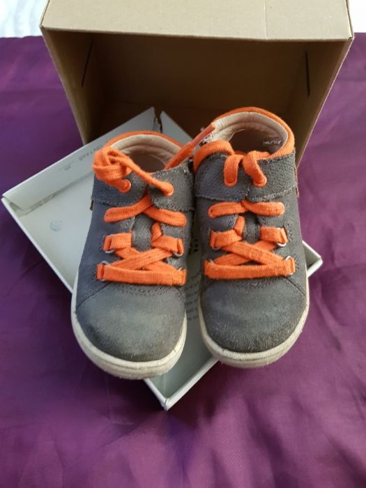 Обувки Clarks first shoes номер 22 (5.5 UK)