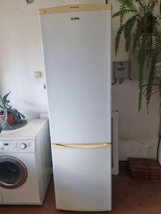 Vând combina frigorifica Arctic