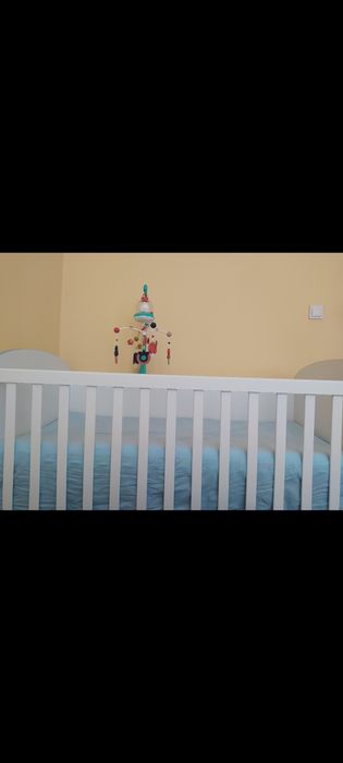 Бебешко дървено легло люлка