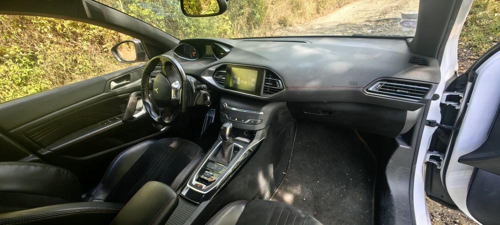 Арматурно табло от peugeot 308 gt Line