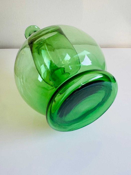 Carafă de vin italiană din sticlă verde suflată cu camera de gheata