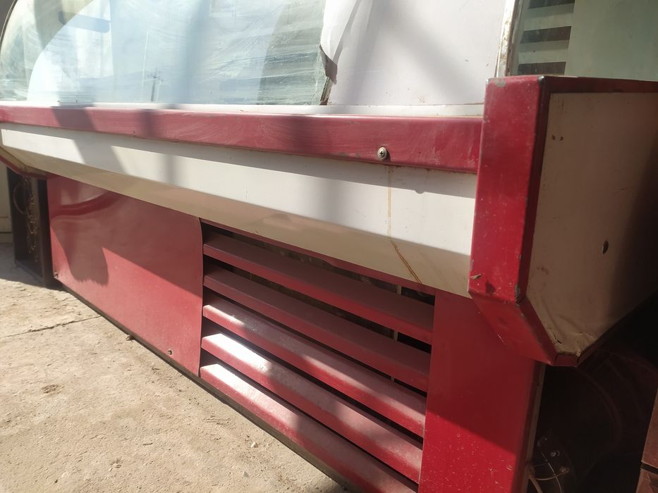 Продаётся витринный холодильник