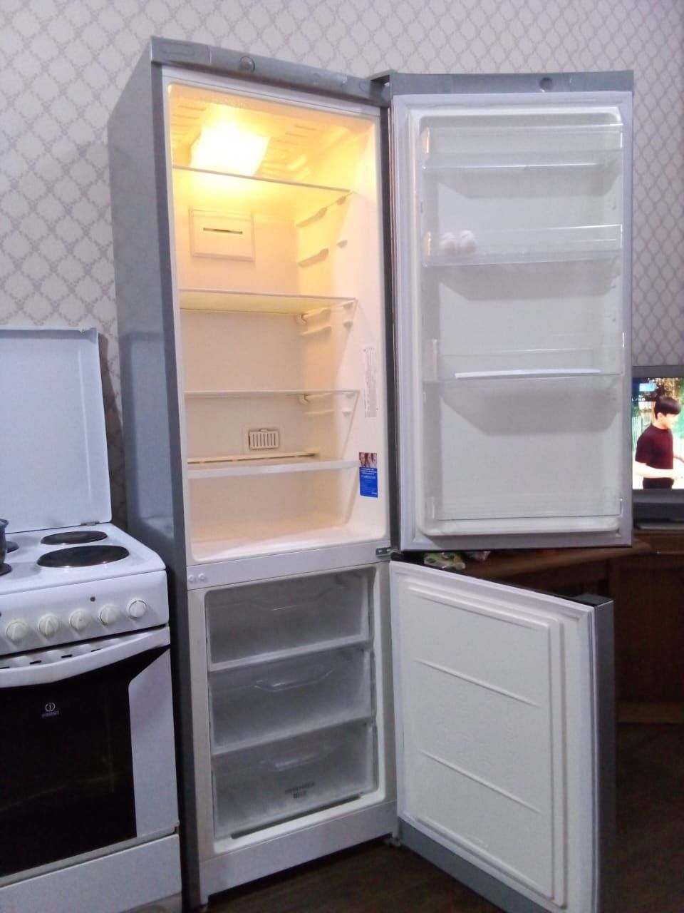 Холодильник "Индезит" 2х камерный