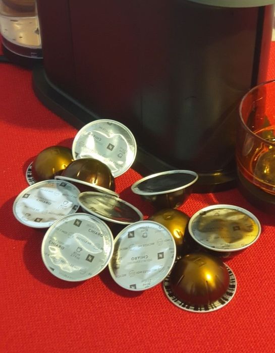 Espressor Nespresso cu capsule.
