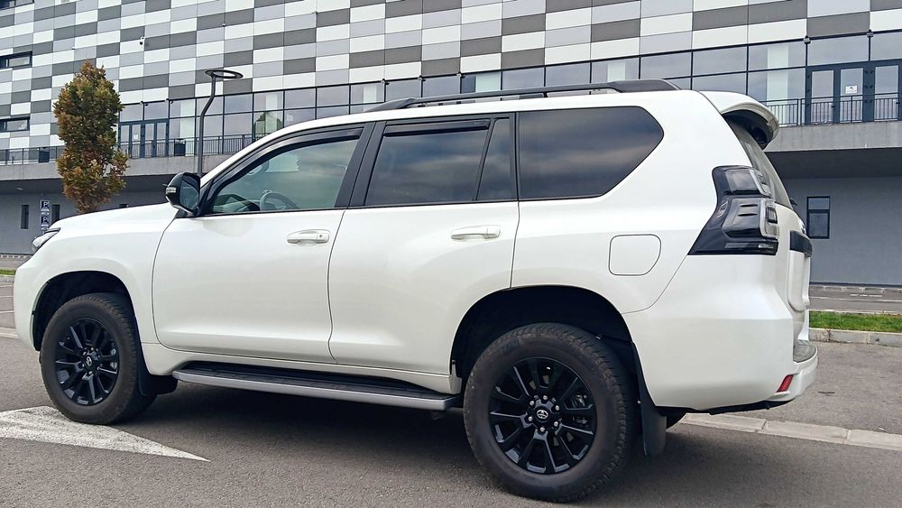 Toyota Land Cruiser 2.8l D4 204CP Luxury Black Matte Edition 7 locuri