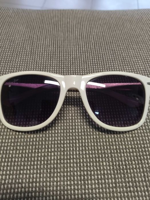 Swarovski/ Valentino/ Rey ban очила